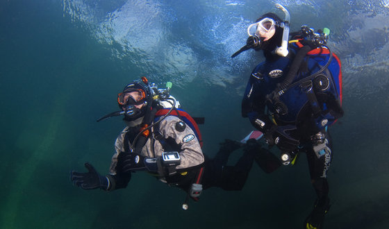 Plongée en combinaison étanche